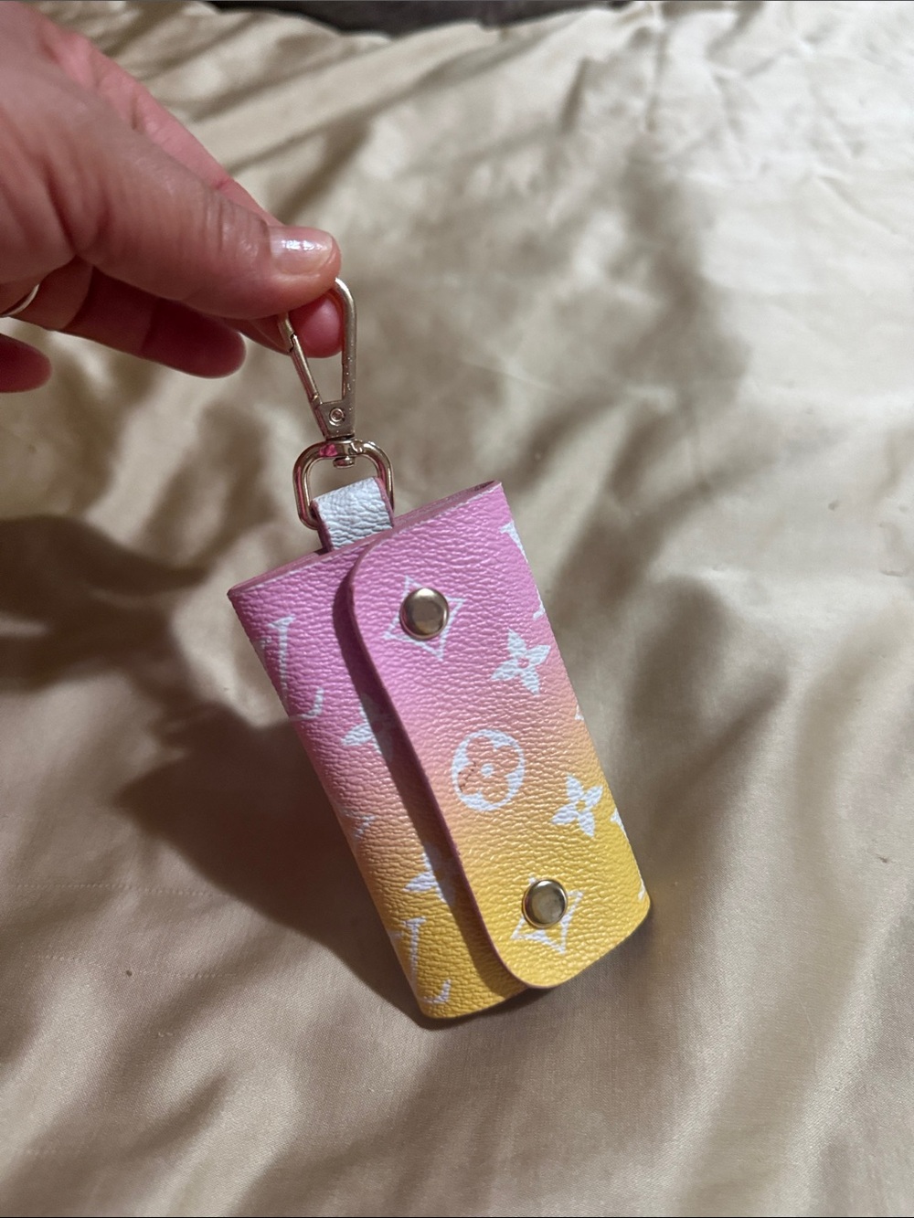 Louis Vuitton Pink to Yellow Monogram Key & Card Holder - Picture 4 of 5